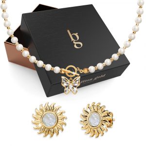 Boxed Daisy Spring Necklace Earrings Set